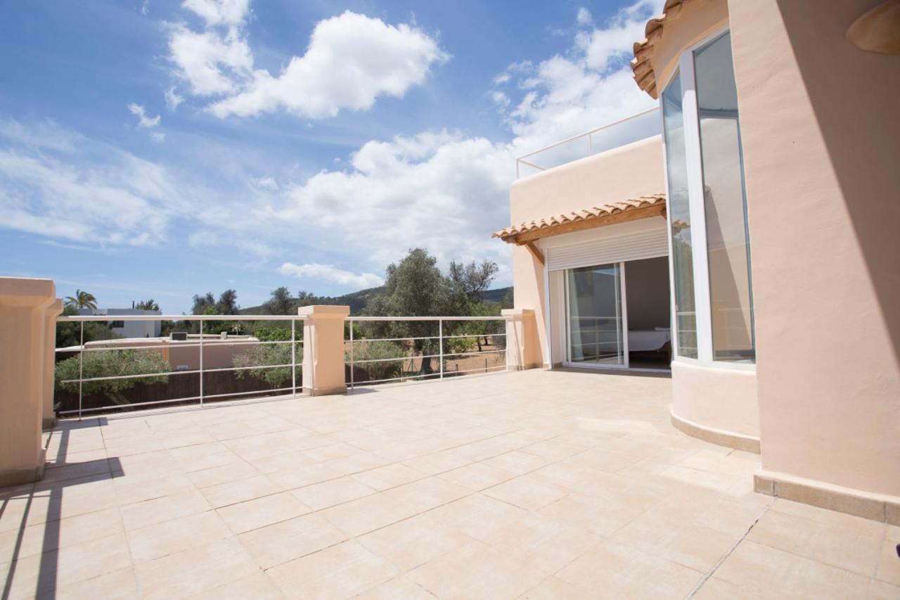 Villa Tom Is Near To Playa Den Bossa Sant Jordi de ses Salines Exterior foto